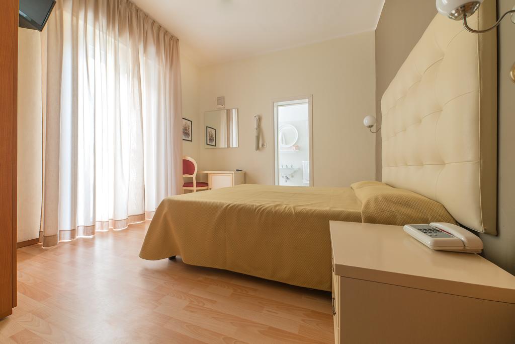 Hotel Belsoggiorno กัตตอลิกา ภายนอก รูปภาพ