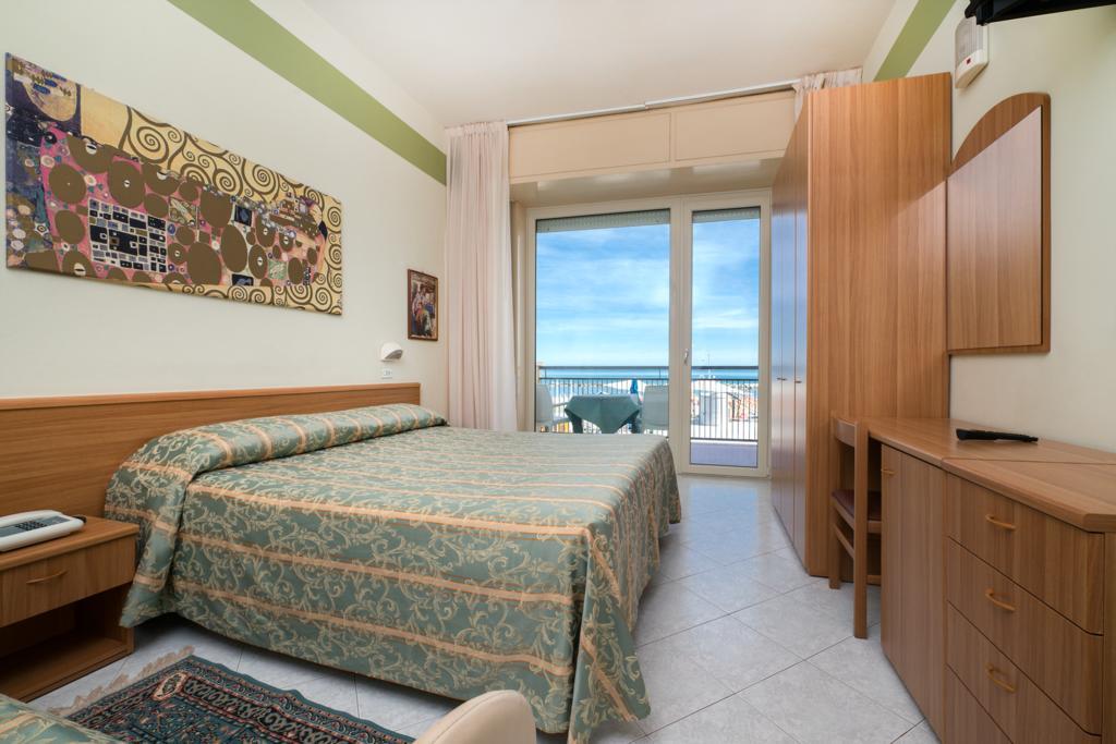 Hotel Belsoggiorno กัตตอลิกา ภายนอก รูปภาพ