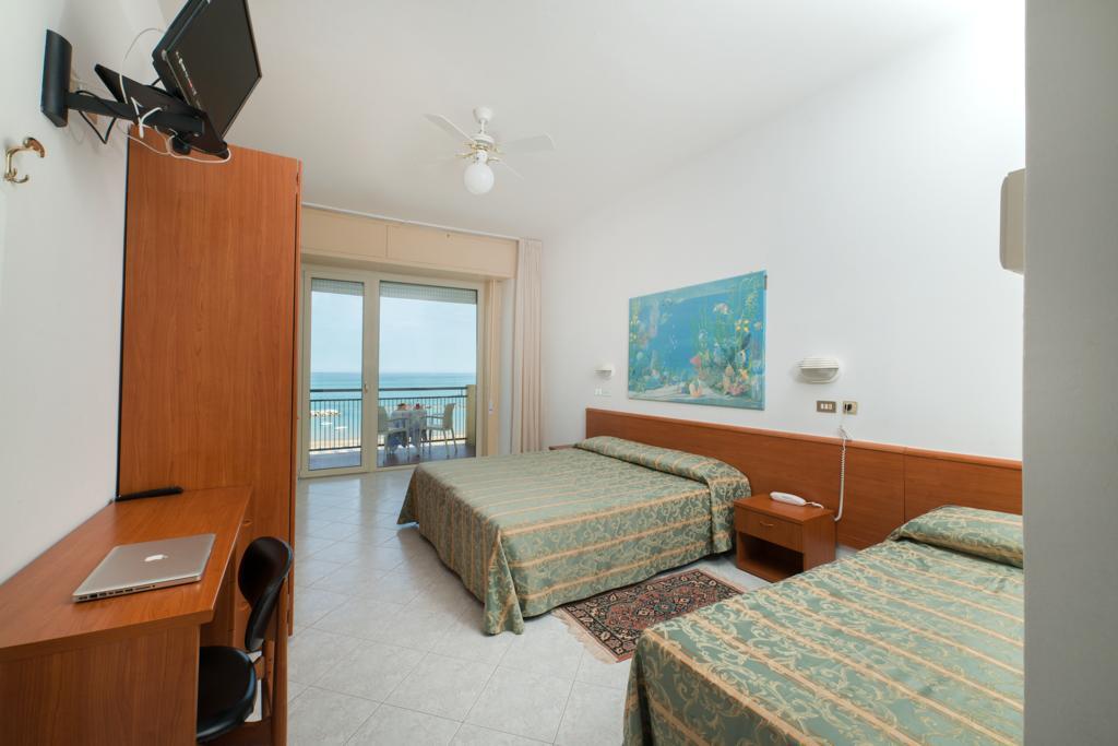 Hotel Belsoggiorno กัตตอลิกา ภายนอก รูปภาพ